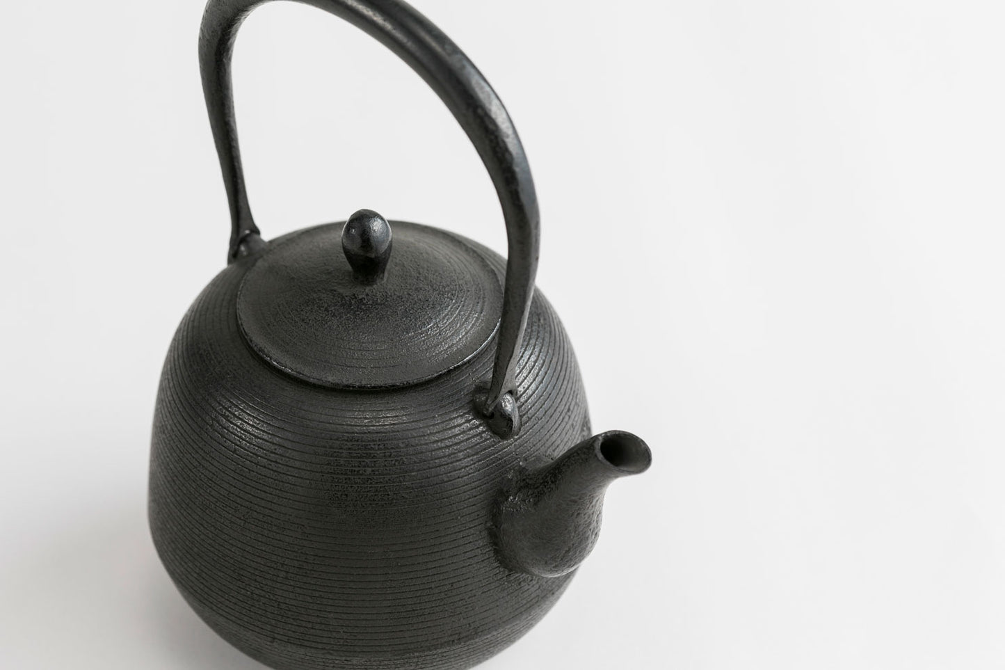 鉄瓶　棗型線引(黒)清茂作